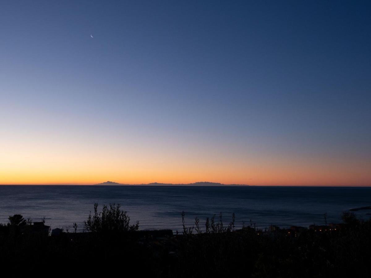 B&B Tra Cielo E Mare Pietra Ligure Exteriör bild